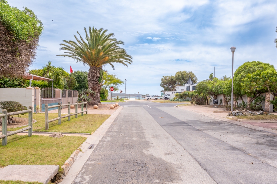 6 Bedroom Property for Sale in Middedorp Western Cape
